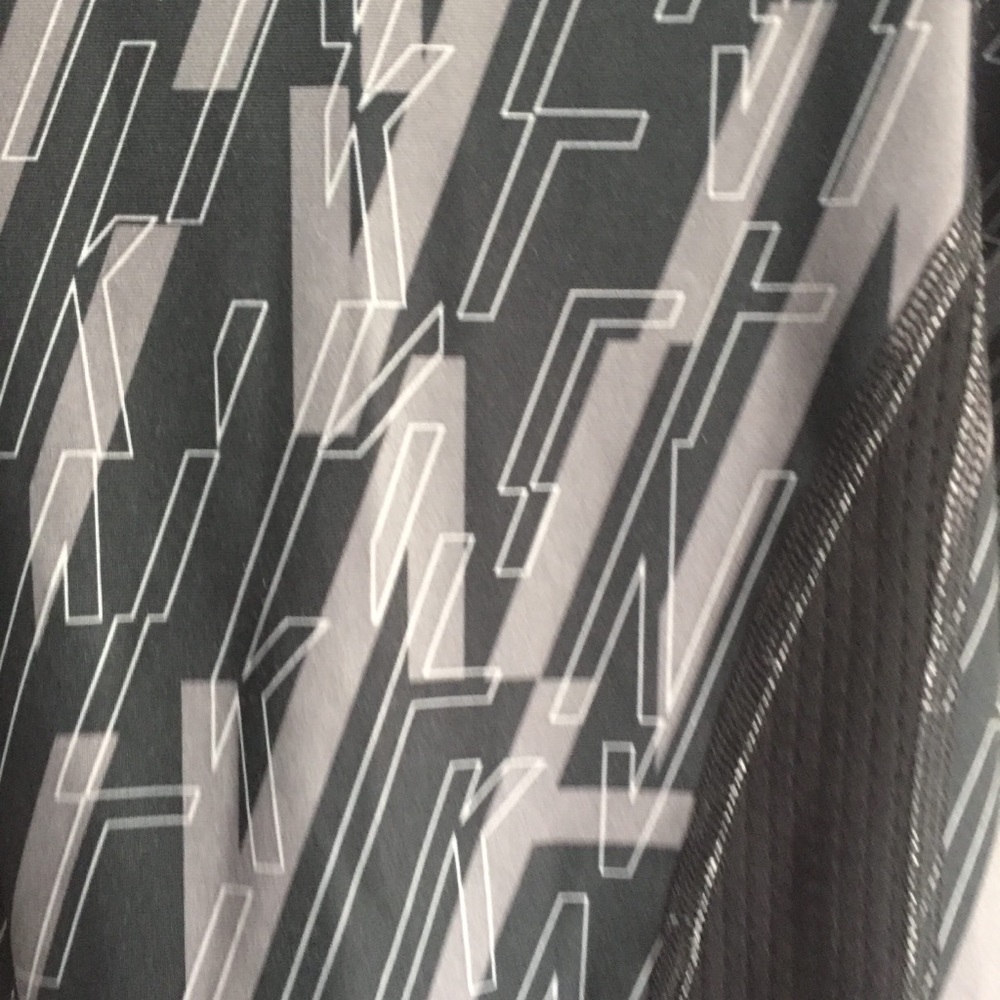NIKE Graphic Print Grey Black HyperCool Leggings - Picture 5 of 11